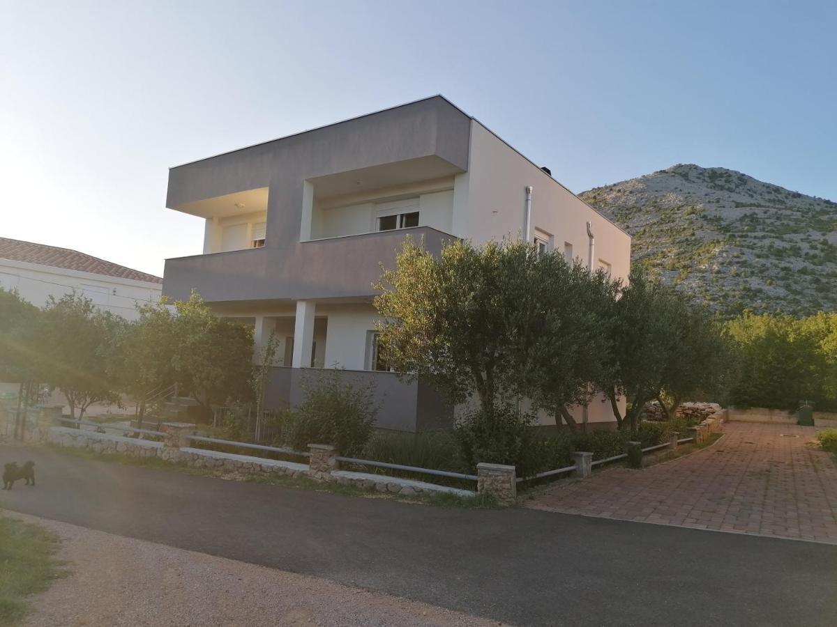 Apartments Lota Starigrad Paklenica Exterior foto