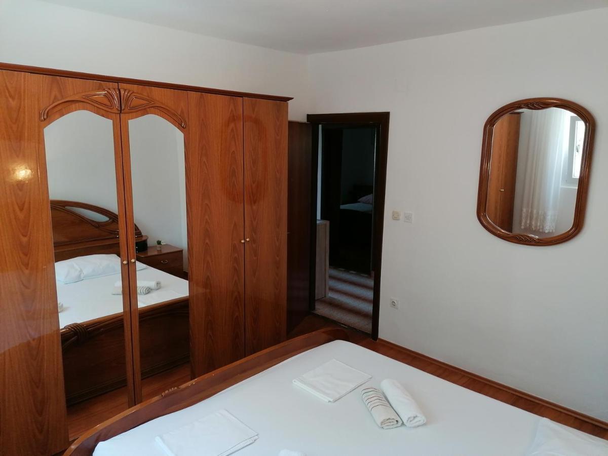 Apartments Lota Starigrad Paklenica Exterior foto