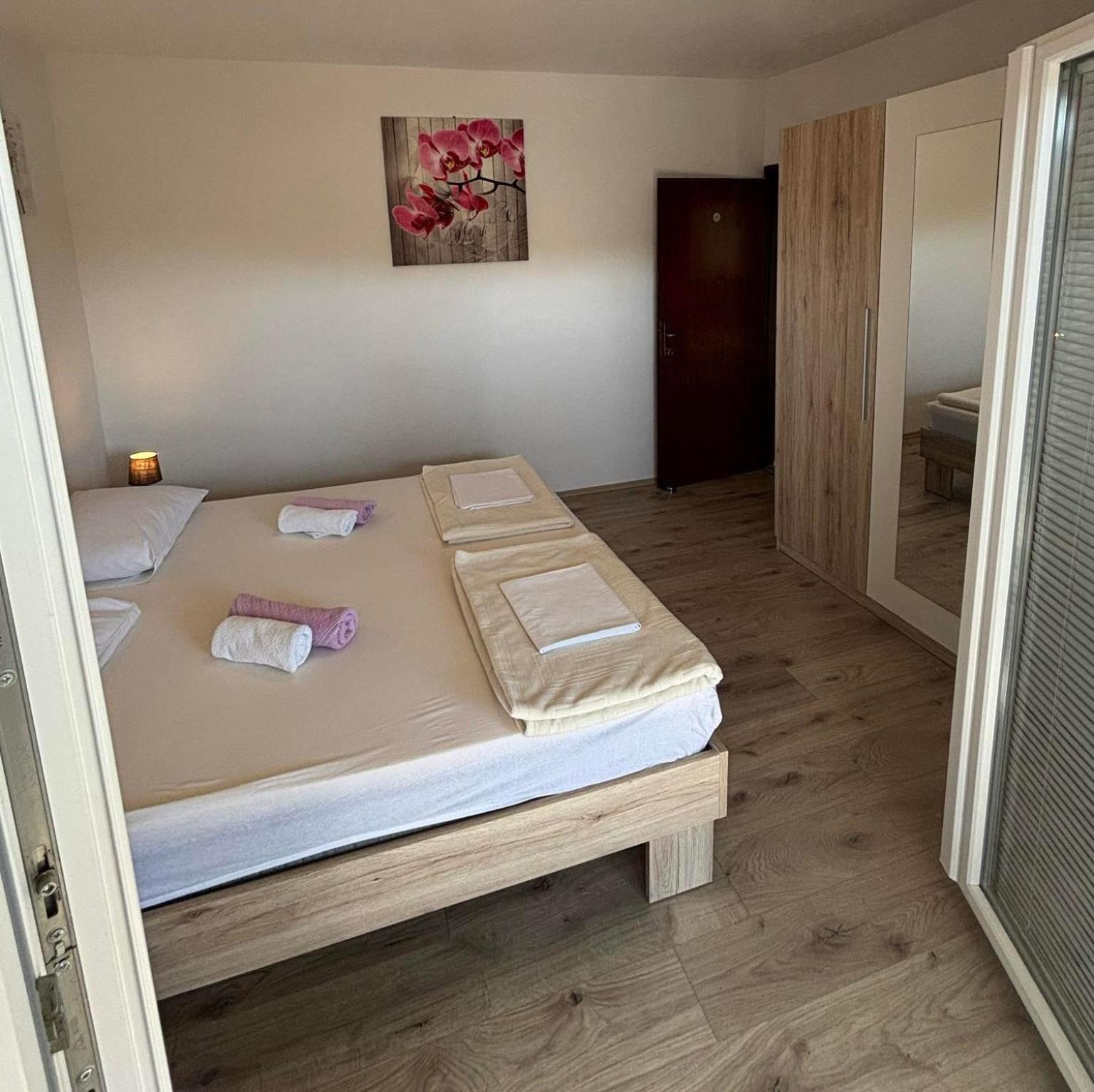 Apartments Lota Starigrad Paklenica Exterior foto